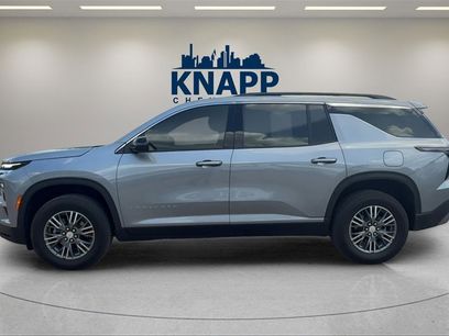 Used 2025 Chevrolet Traverse LT
