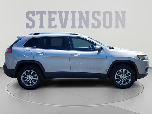 Used 2019 Jeep Cherokee Latitude Plus AWD/4WD image 6