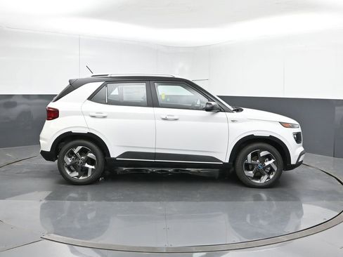 New 2026 Hyundai Venue SEL FWD image 6