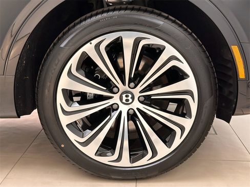 New 2024 Bentley Bentayga image 6
