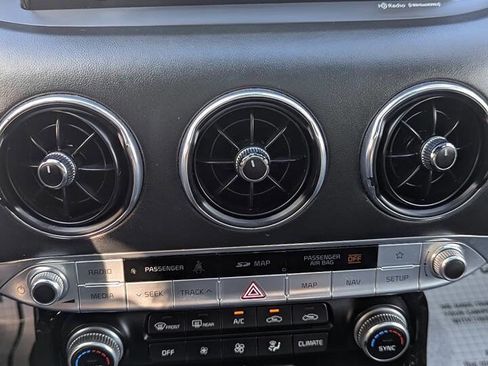 Used 2018 Kia Stinger Premium image 10