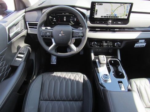 New 2025 Mitsubishi Outlander SEL image 11