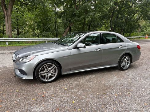 Used 2014 Mercedes-Benz E 550 4MATIC Sedan image 4