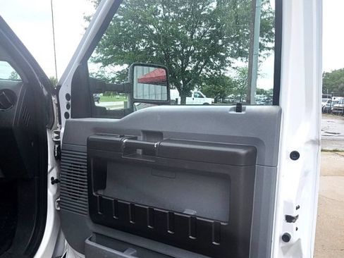 Used 2015 Ford F550 2WD Regular Cab Super Duty image 17