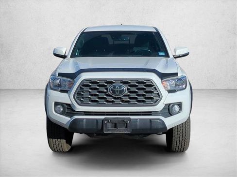 Used 2022 Toyota Tacoma TRD Off-Road image 2