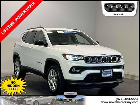 Used 2023 Jeep Compass Latitude AWD/4WD image 1