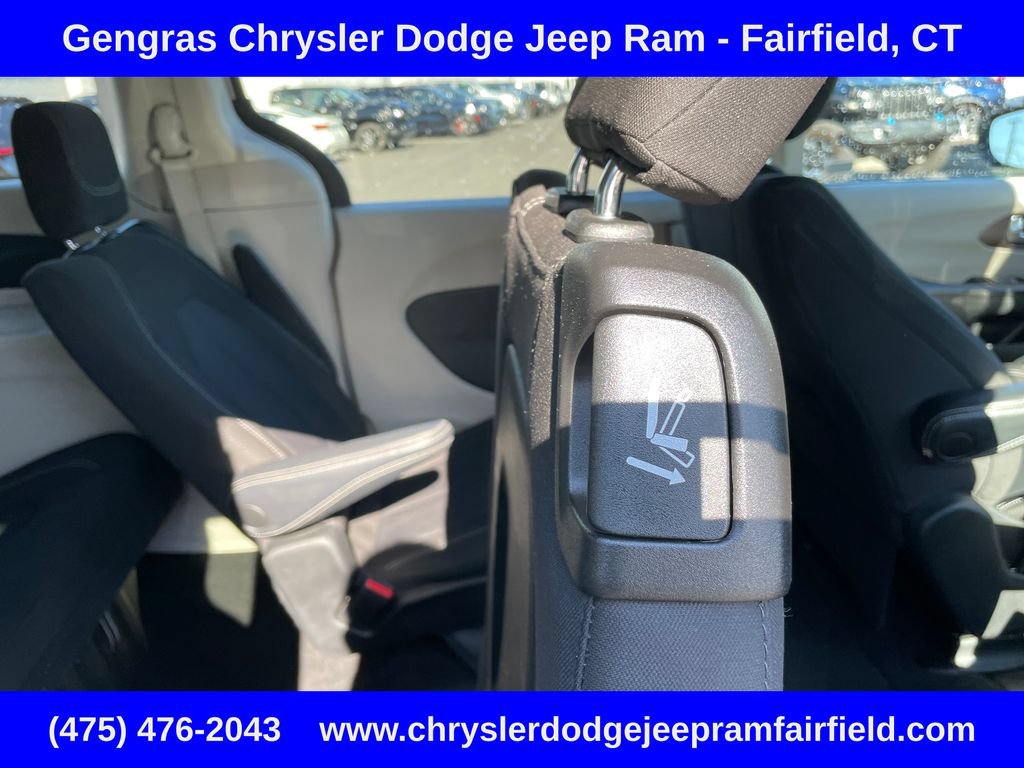 Certified 2023 Chrysler Voyager LX FWD image 27