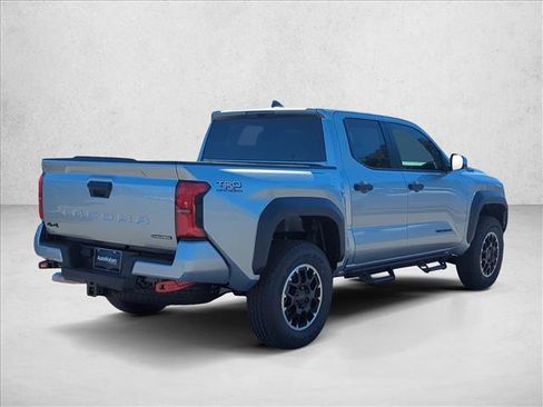 Certified 2025 Toyota Tacoma TRD Off-Road AWD/4WD image 5