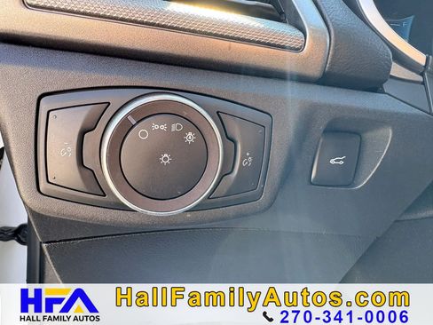 Used 2019 Ford Fusion SE FWD image 21