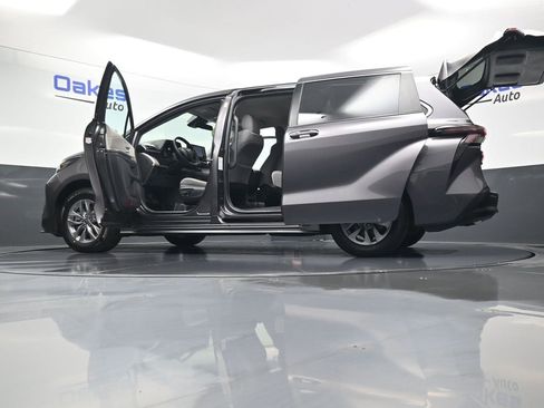 Used 2024 Toyota Sienna LE image 49