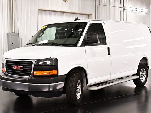 Used 2025 GMC Savana 2500 w/ Driver Convenience Package RWD image 3