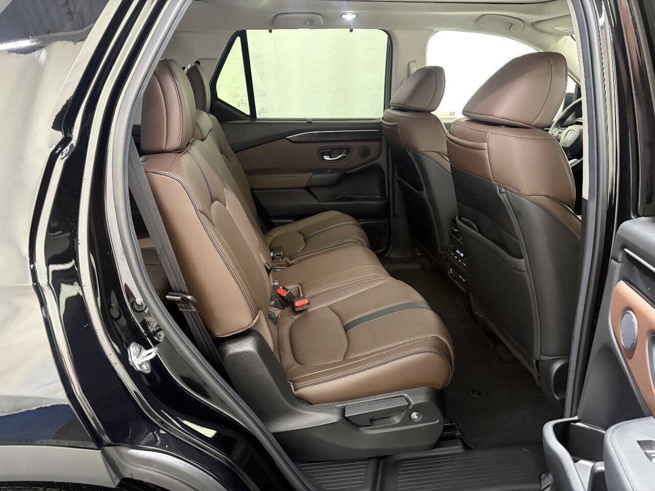 Used 2025 Honda Pilot Elite image 28