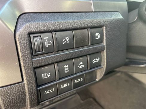 Used 2025 Toyota Tacoma TRD Off-Road image 13