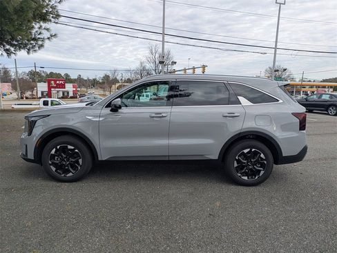 Used 2025 Kia Sorento S w/ Panoramic Sunroof Package image 7