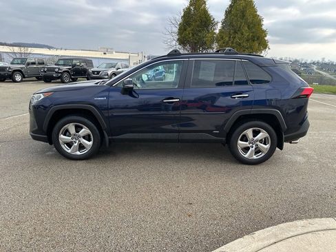 Used 2019 Toyota RAV4 Limited w/ Carpet Mat Package image 6