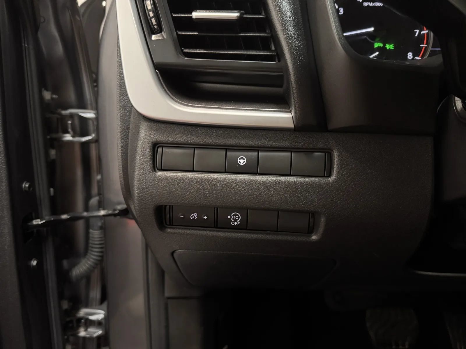 Used 2023 Nissan Rogue SV AWD/4WD image 24