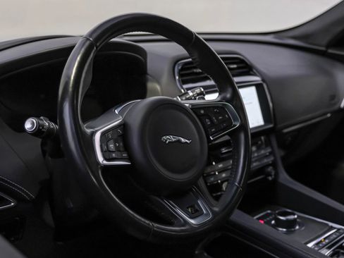 Used 2018 Jaguar F-PACE S image 13