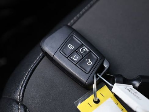 Used 2022 Volkswagen Taos SE w/ Panoramic Sunroof Package image 25