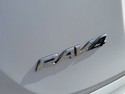 Used 2018 Toyota RAV4 XLE FWD image 13