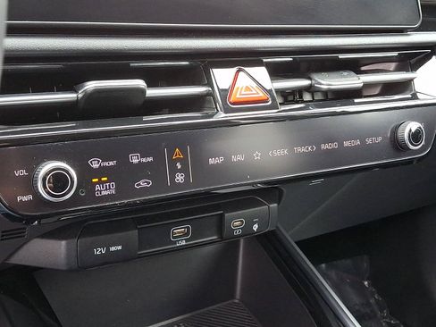 Used 2023 Kia Niro EX Touring image 17