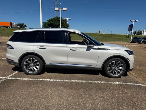 Used 2025 Lincoln Aviator Reserve w/ Luxury Package RWD image 4
