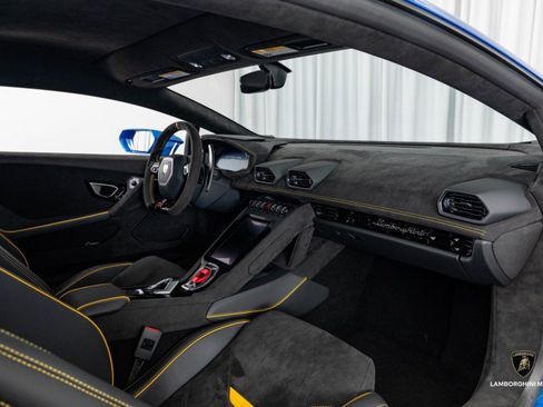 Used 2023 Lamborghini Huracan Tecnica image 41