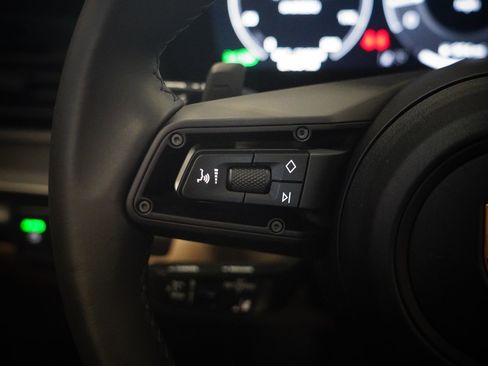 Used 2025 Porsche 911 Carrera image 18