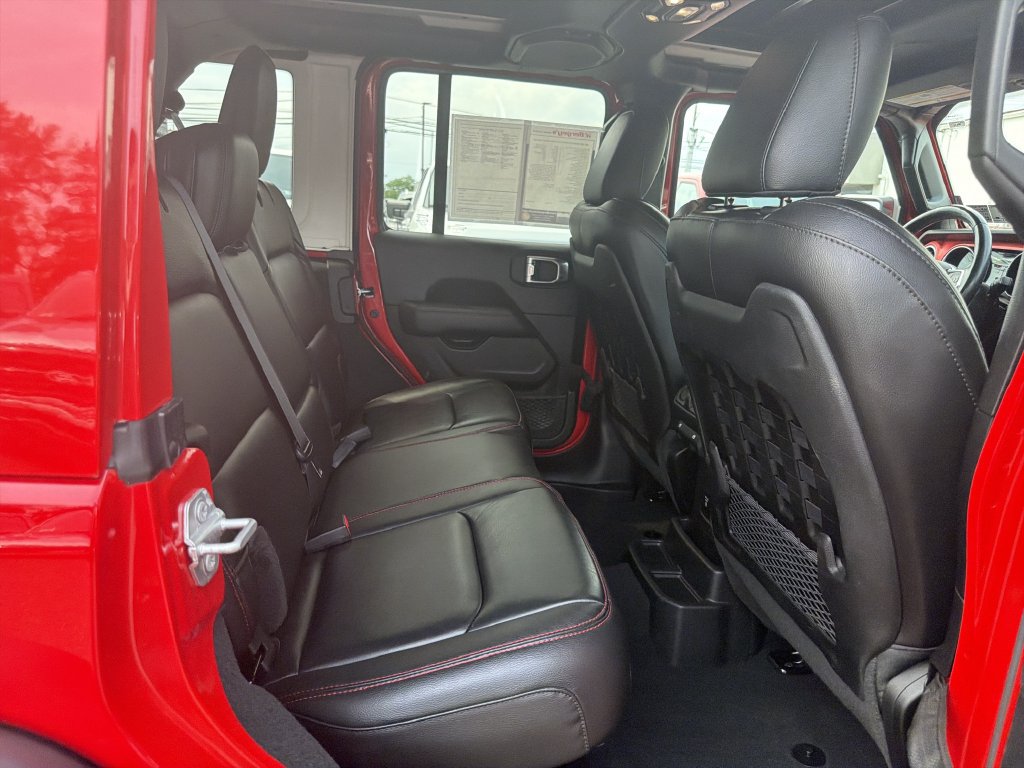 Used 2022 Jeep Wrangler Unlimited Rubicon w/ LED Lighting Group AWD/4WD image 17