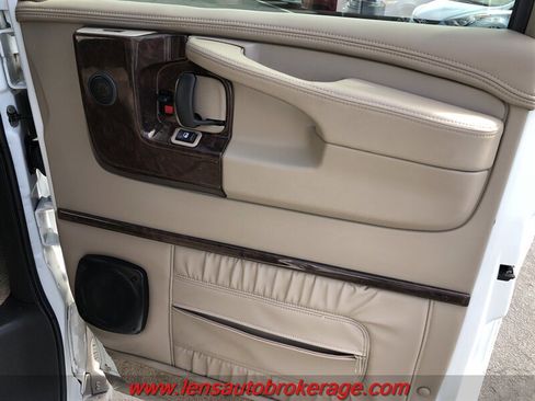 Used 2010 Chevrolet Express 1500 w/ Preferred Equipment Group RWD image 27