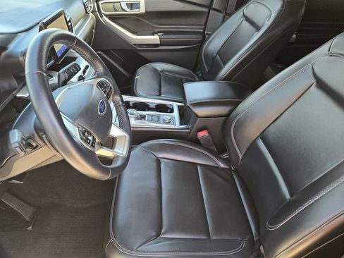 Used 2021 Ford Explorer XLT w/ Equipment Group 202A image 18