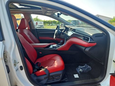 Used 2020 Toyota Camry XSE FWD image 4