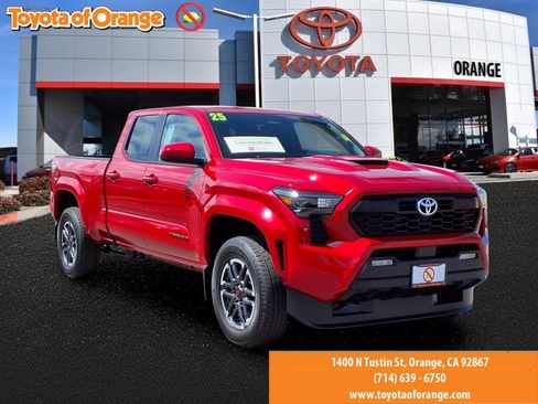Certified 2025 Toyota Tacoma TRD Sport RWD image 1