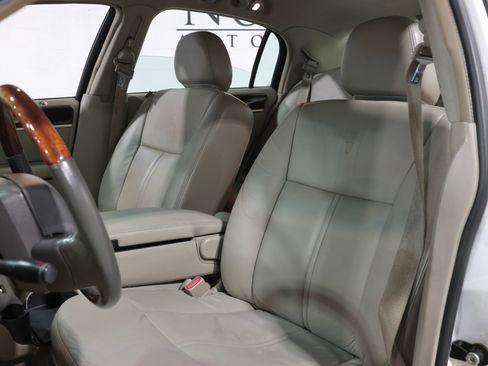 Used 2008 Lincoln Town Car Signature Limited RWD image 74