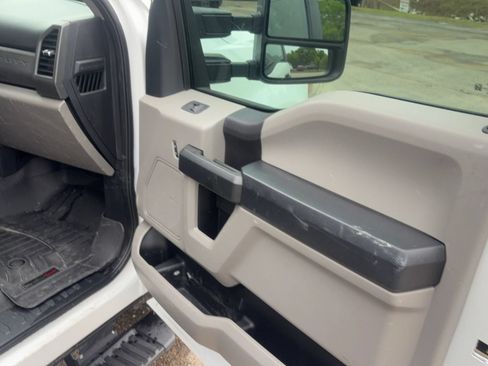 Used 2021 Ford F250 XL w/ Power Equipment Group RWD image 9