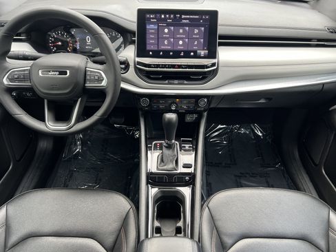Used 2024 Jeep Compass Limited image 34