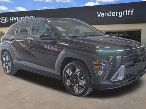 Used 2025 Hyundai Kona SEL FWD image 4
