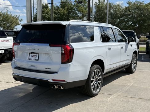 New 2026 GMC Yukon XL Denali w/ Sun & Power Step Package image 5
