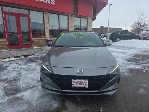 Used 2023 Hyundai Elantra SEL w/ Convenience Package image 2