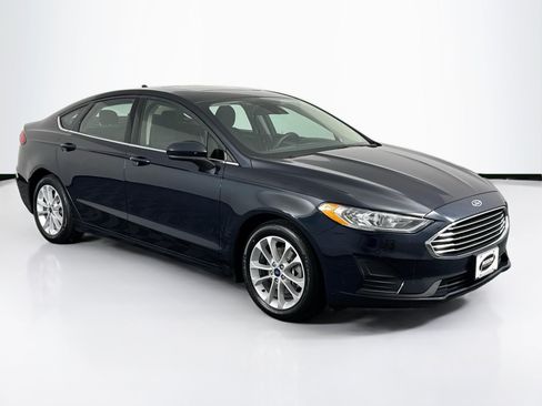 Used 2020 Ford Fusion SE FWD image 2