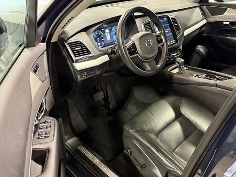 Used 2022 Volvo XC90 T5 Momentum image 10