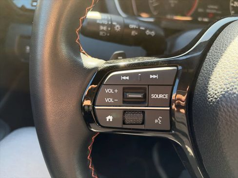 Used 2023 Honda Pilot Sport image 15