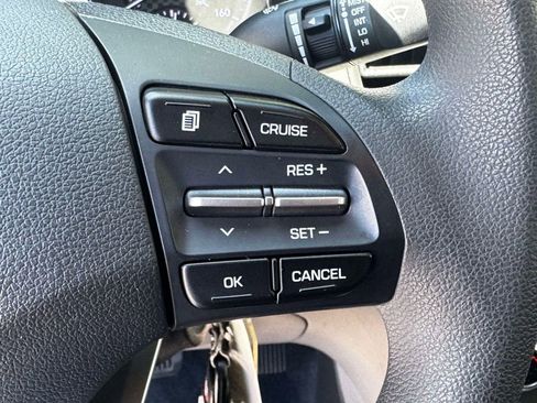 Used 2020 Hyundai Elantra SE FWD image 19