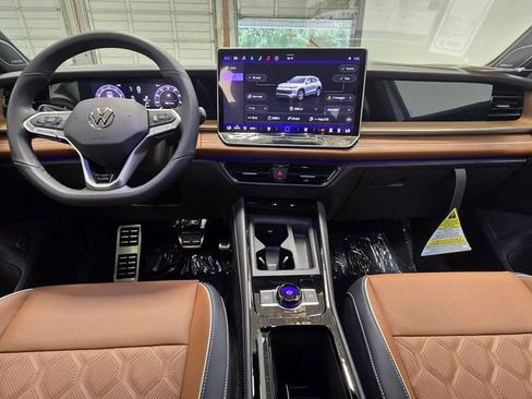 New 2026 Volkswagen Tiguan SEL R-Line AWD/4WD image 17