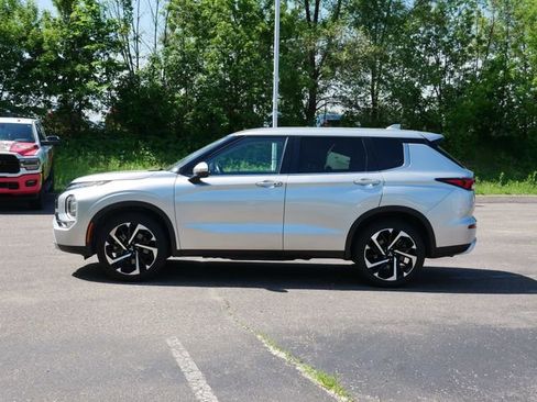 Used 2024 Mitsubishi Outlander SE AWD/4WD image 3