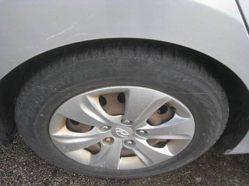 Used 2016 Hyundai Elantra SE FWD image 23