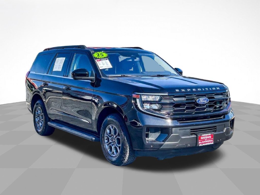 Used 2025 Ford Expedition Active RWD image 4