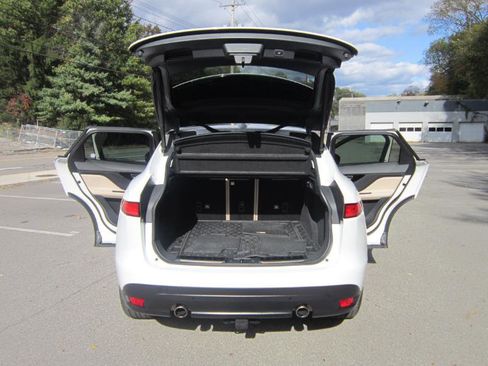 Used 2019 Jaguar F-PACE Premium image 38