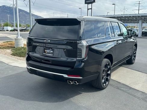 New 2026 Chevrolet Suburban High Country AWD/4WD image 25