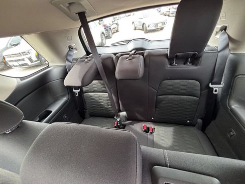 Used 2025 Nissan Pathfinder SV FWD image 29