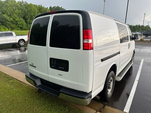 Used 2018 Chevrolet Express 2500 w/ Driver Convenience Package RWD image 7